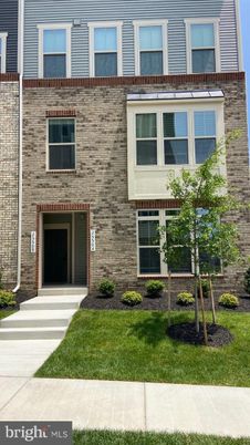 Exterior, Facade, Brick Facade, Rowhouse