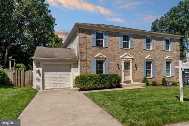 Attached, Exterior, Facade, Brick Facade, Georgian