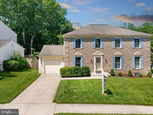 Attached, Exterior, Facade, Brick Facade, Georgian