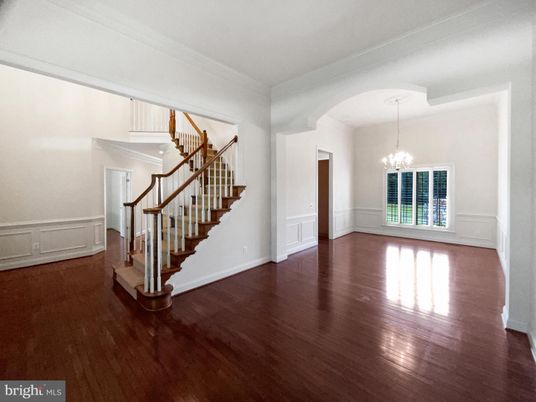 Chandelier, Empty room, Interior, Wood Texture Flooring