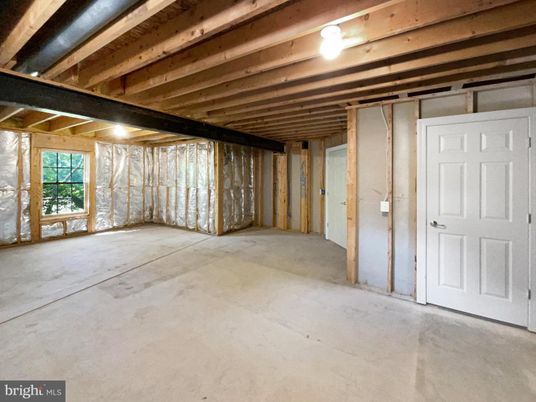 Empty room, Interior, Wooden Beams
