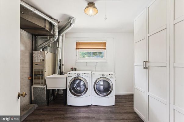 Interior, Washer, Wood Texture Flooring