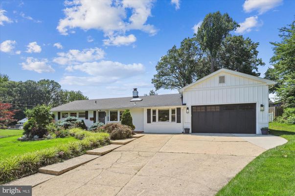 Attached, Exterior, Facade, Ranch