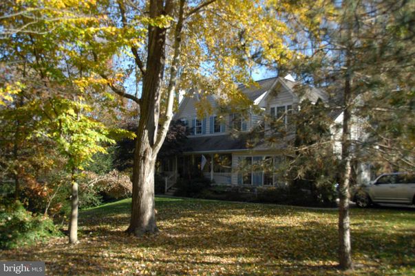 Backyard, Exterior, Facade, Queen Anne Victorian