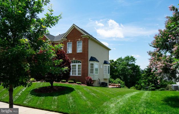 Backyard, Exterior, Facade, Brick Facade, Brick Traditional