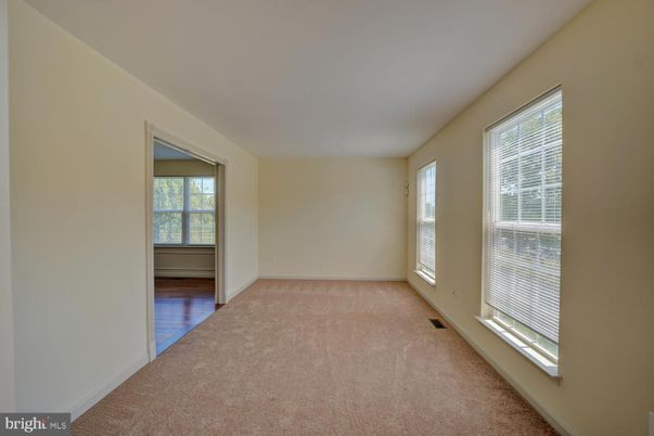 Empty room, Interior