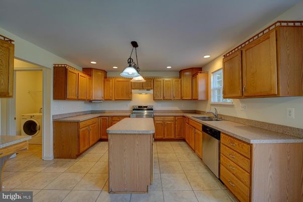 Interior, Kitchen, Pendant Lights, Recessed Lighting, Stainless Steel Appliances, Washer