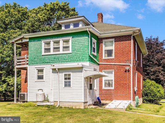 Exterior, Facade, Brick Facade, American Foursquare