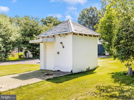 Backyard, Detached Garage, Exterior