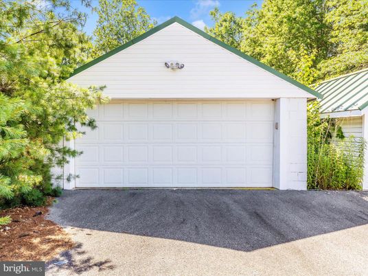 Detached Garage, Exterior