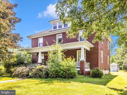 Exterior, Facade, Brick Facade, American Foursquare