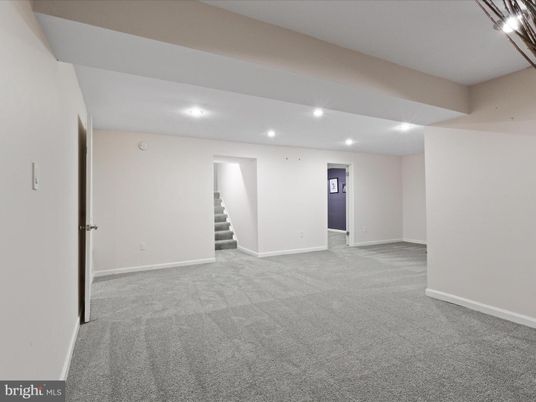 Empty room, Interior, Recessed Lighting