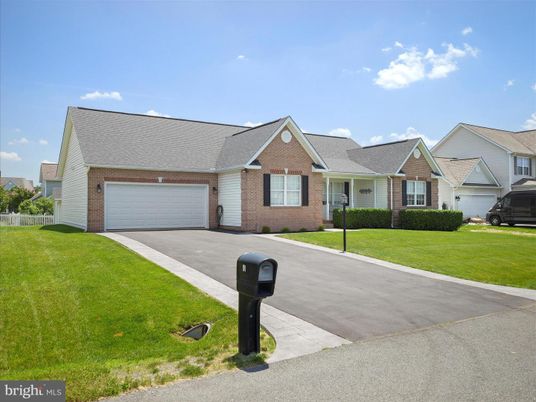 Attached, Exterior, Facade, Brick Facade, Ranch