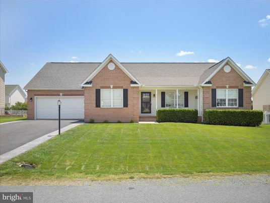 Attached, Exterior, Facade, Brick Facade, Ranch
