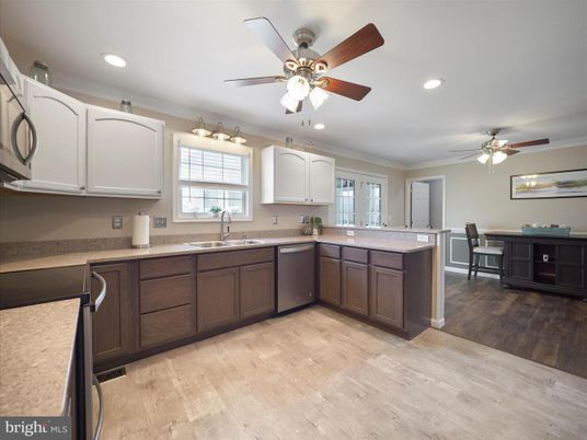 Dining room, Interior, Kitchen, Recessed Lighting, Wood Texture Flooring