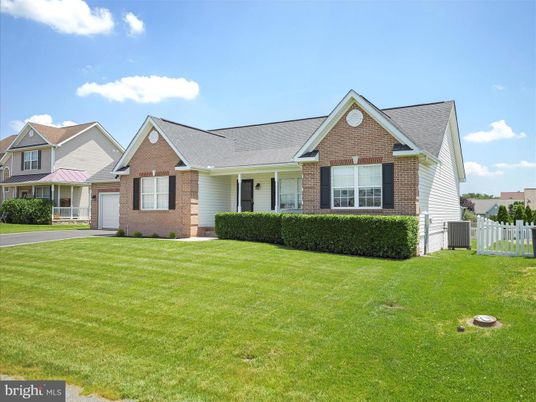 Attached, Exterior, Facade, Brick Facade, Ranch