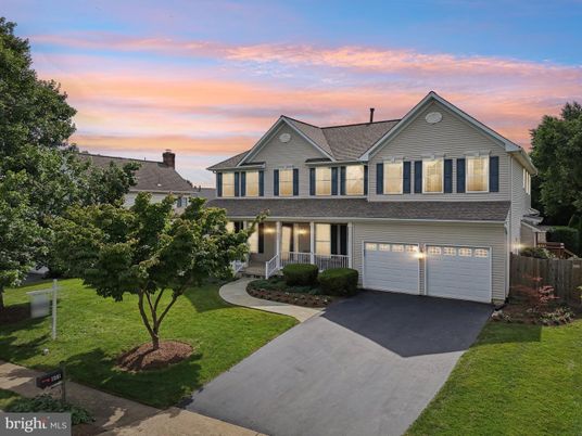 Attached, Exterior, Facade, Farmhouse