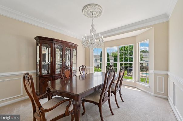 Chandelier, Dining room, Interior