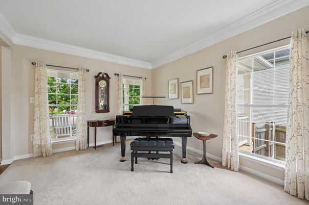 Interior, Piano