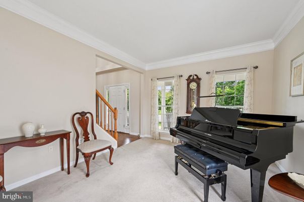 Interior, Piano