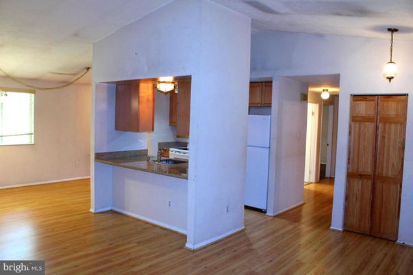 Interior, Pendant Lights, Wood Texture Flooring