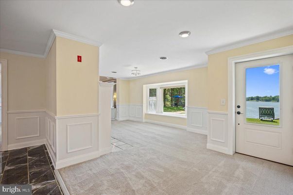 Empty room, Interior, Recessed Lighting, Water