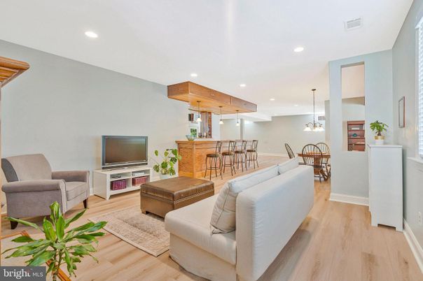 Dining room, Interior, Living room, Pendant Lights, Recessed Lighting, Wooden Ceilings, Wood Texture Flooring