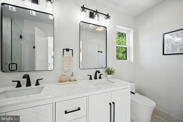 Bathroom, Dual Sink Vanities, Interior