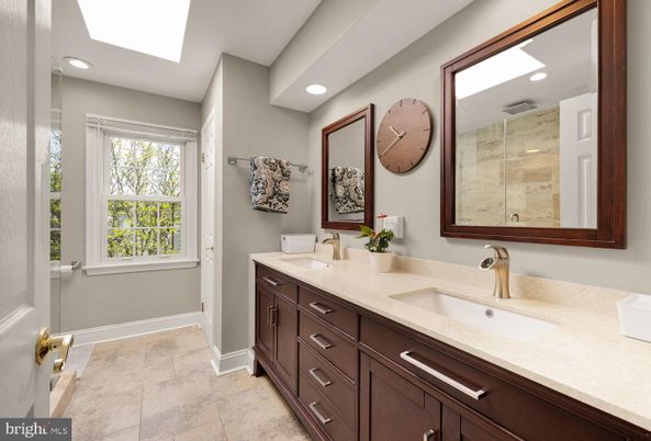 Bathroom, Dual Sink Vanities, Interior, Recessed Lighting