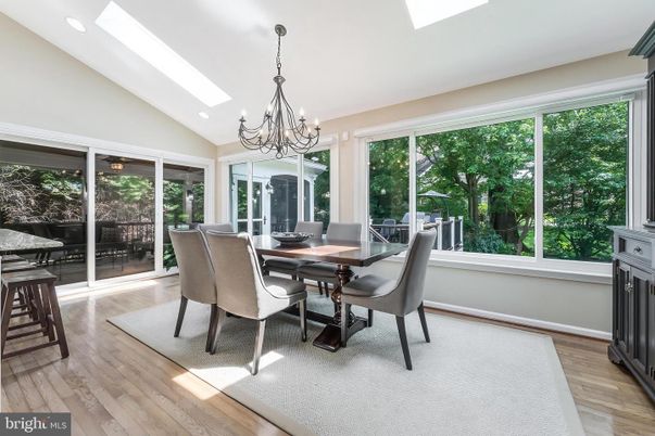 Chandelier, Dining room, Interior, Recessed Lighting, Sun Room, Wood Texture Flooring