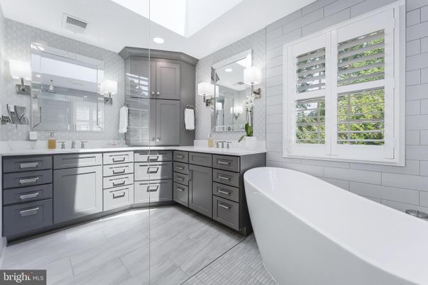 Bathroom, Dual Sink Vanities, Free Standing Baths, Glass Shower, Interior, Recessed Lighting