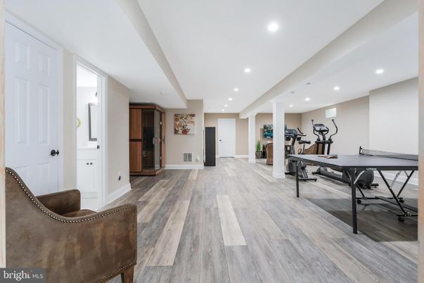 Fitness Equipment, Interior, Recessed Lighting, Wood Texture Flooring