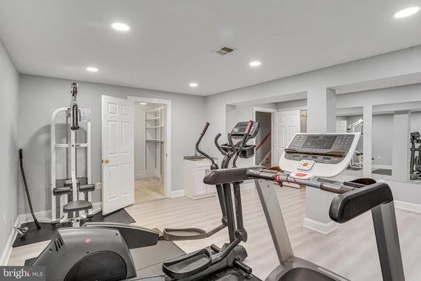 Fitness Equipment, Interior, Recessed Lighting, Wood Texture Flooring