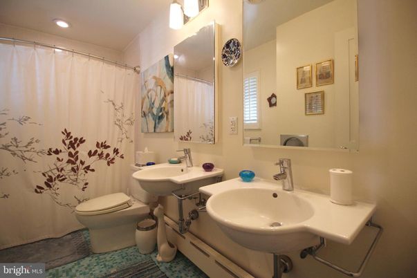 Bathroom, Interior, Recessed Lighting