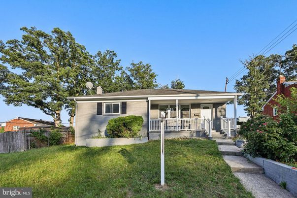 Backyard, Exterior, Facade, Ranch