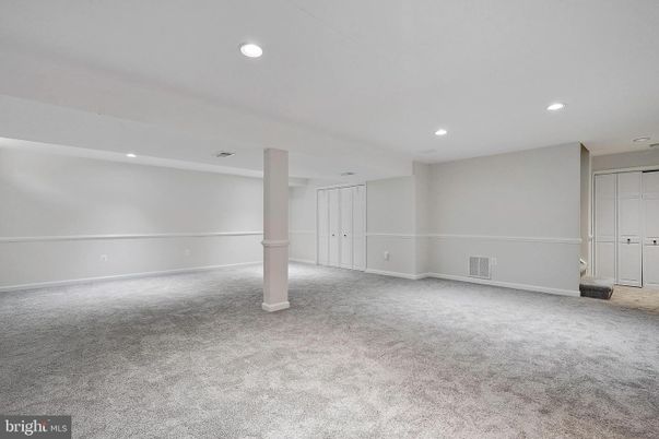 Empty room, Interior, Recessed Lighting