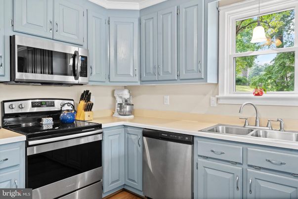 Interior, Kitchen, Pendant Lights, Stainless Steel Appliances