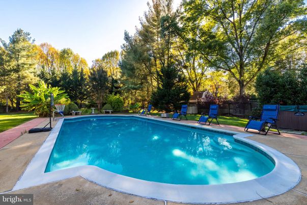 Exterior, Playground, Pool