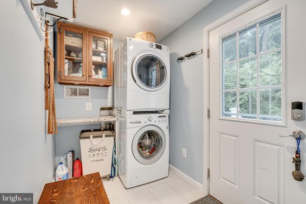 Interior, Recessed Lighting, Utility Closets, Washer