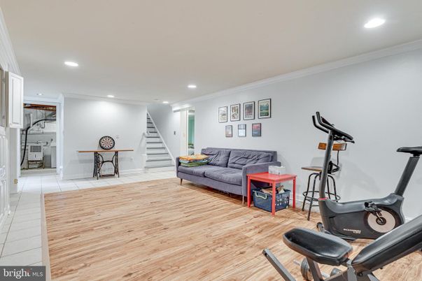 Fitness Equipment, Interior, Recessed Lighting, Wood Texture Flooring