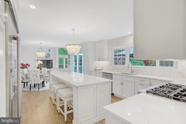 Chandelier, Dining room, Interior, Kitchen, Recessed Lighting, Wood Texture Flooring