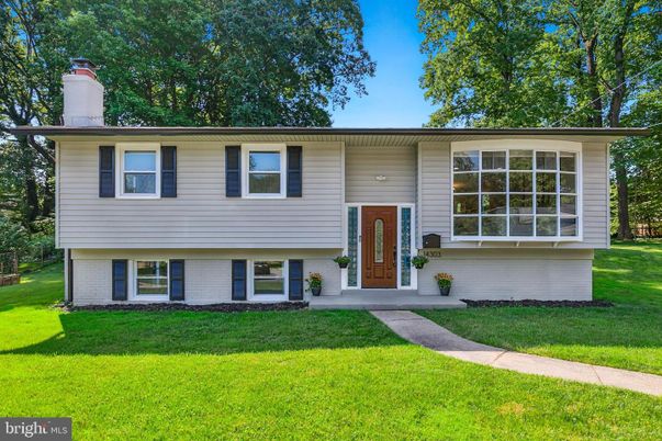 Exterior, Facade, Raised Ranch