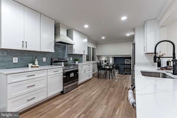 Dining room, Interior, Kitchen, Recessed Lighting, Stainless Steel Appliances, Wood Texture Flooring