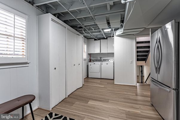 Interior, Washer, Wood Texture Flooring