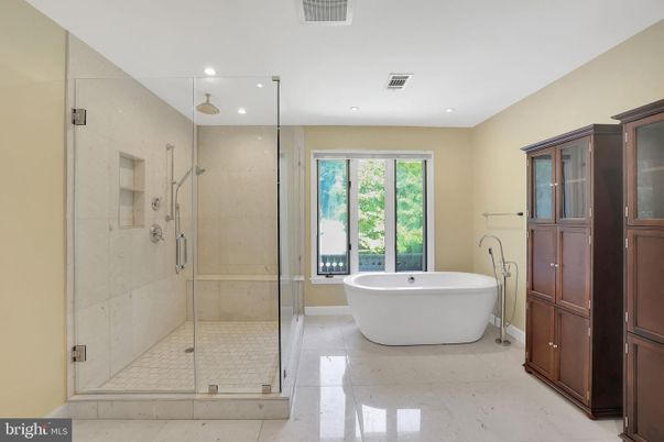 Bathroom, Free Standing Baths, Glass Shower, Interior, Recessed Lighting