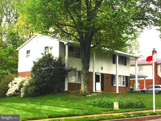 Exterior, Facade, Brick Facade, Split Level