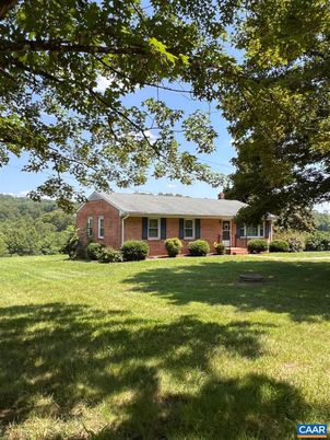 Backyard, Exterior, Facade, Brick Facade, Ranch