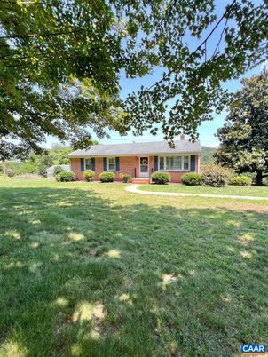 Backyard, Exterior, Facade, Brick Facade, Ranch
