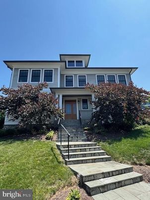 Exterior, Facade, American Foursquare