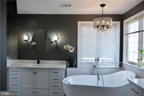 Bathroom, Chandelier, Dual Sink Vanities, Free Standing Baths, Interior, Pendant Lights